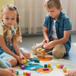 Apprendre en jouant en maternelle : des exercices ludiques efficaces pour progresser